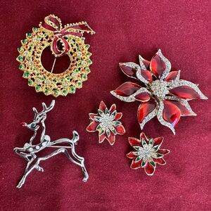 Lot Vintage Holiday Jewelry, Brooches Earrings Wreath Reindeer Poinsettias Xmas